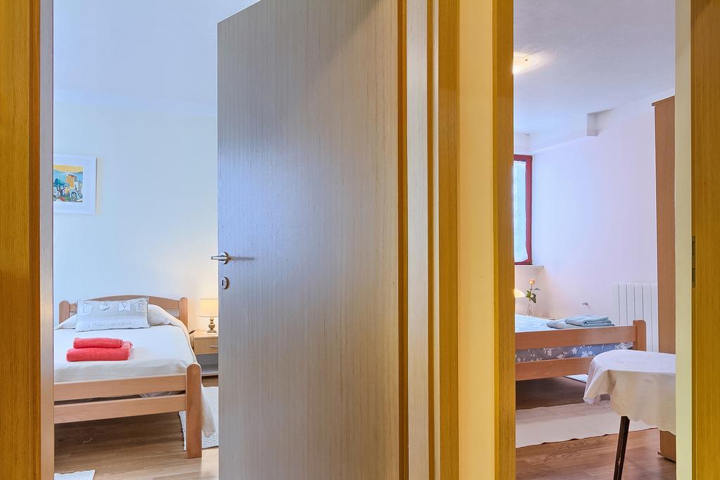 Apartments Valoda Nedeščina Esterno foto
